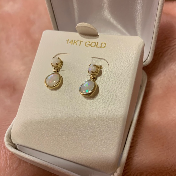 14k Australian solid fiery Opal dangle earrings  Solid 14k gold Estate. - Picture 2 of 3